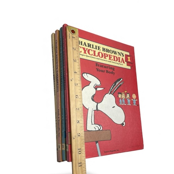 CHARLIE BROWN'S
'CYCLOPEDIA Set of 4 vintage 1980’s hardcover books - Picture 3 of 10